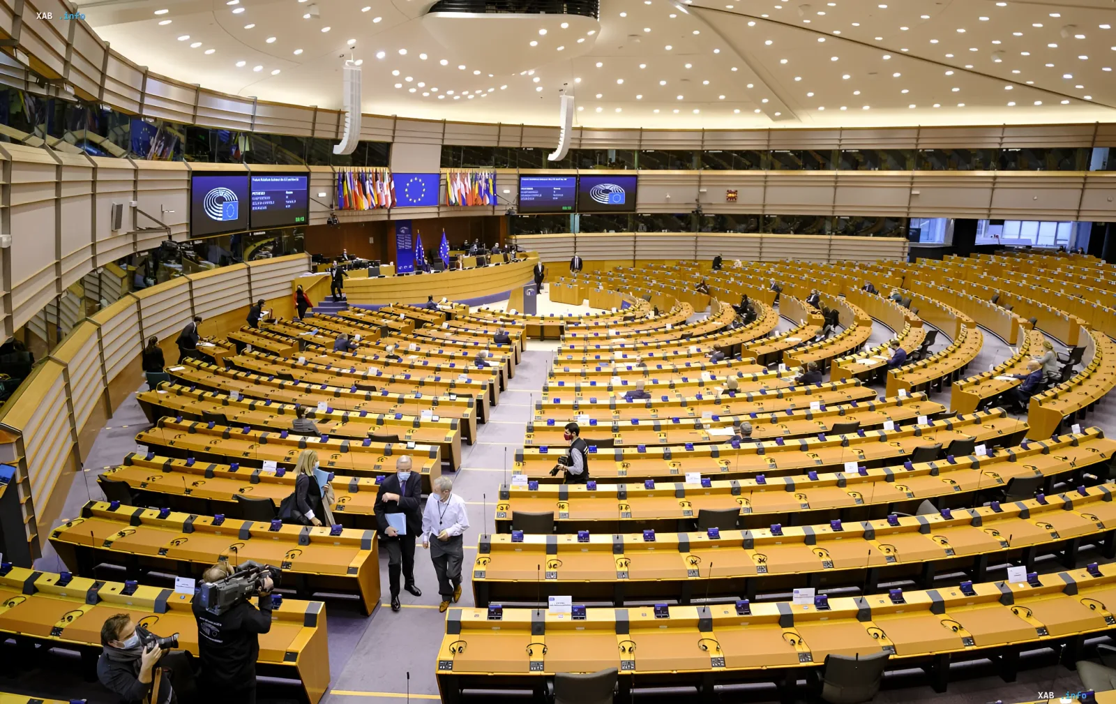 Tagungssaal des Europäischen Parlaments in Straßburg während der Diskussion des 21. Sanktionspakets gegen Russland