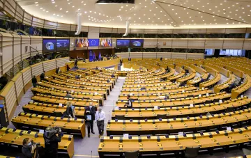 Tagungssaal des Europäischen Parlaments in Straßburg während der Diskussion des 21. Sanktionspakets gegen Russland