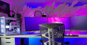 Идеальный игровой ПК с RGB-подсветкой и тремя мониторами, который так красив, что жалко играть