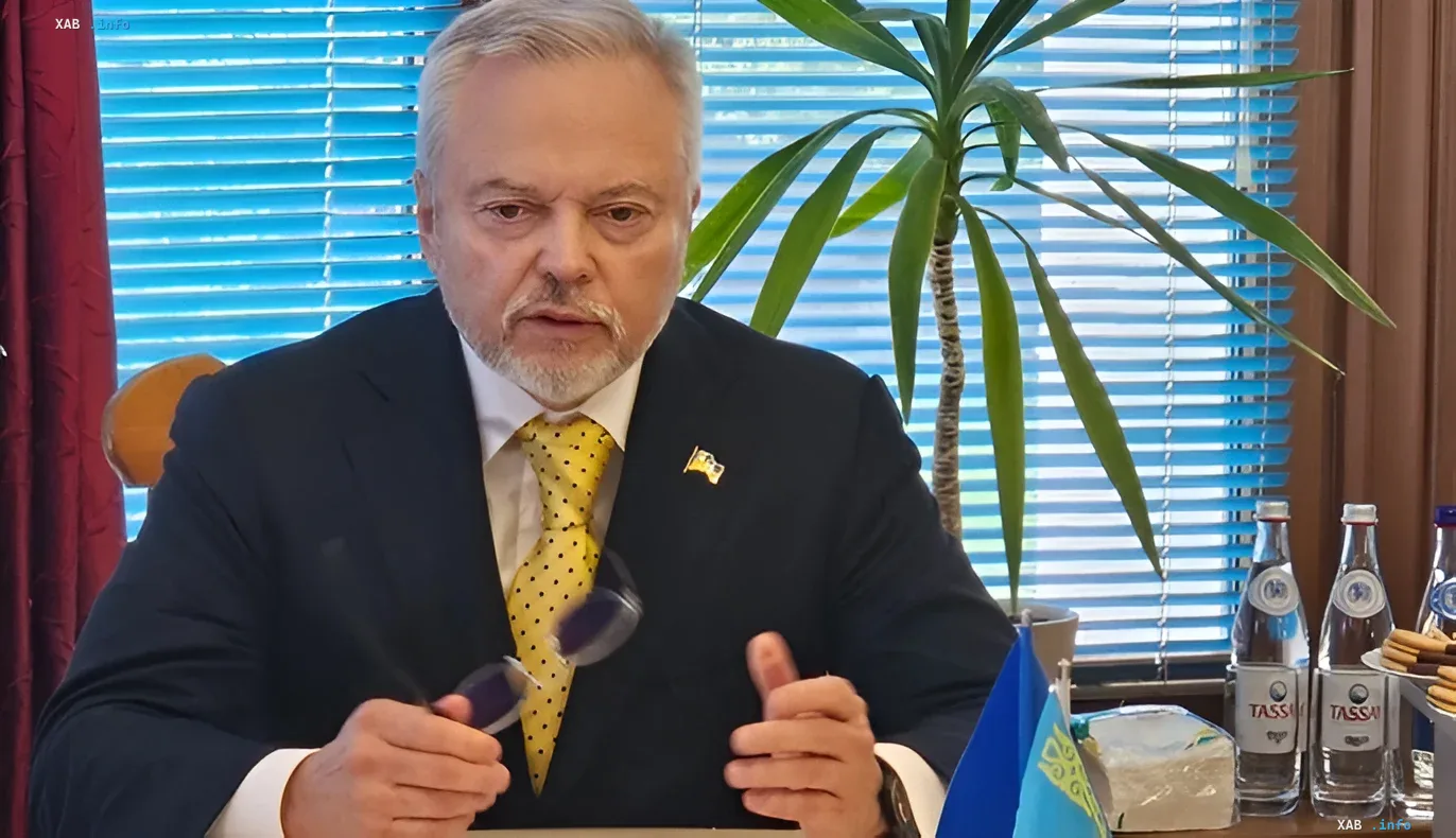 Посол Украины в Казахстане во время пресс-конференции опровергает слухи о поставках 50 тысяч тонн бензина как гуманитарной помощи