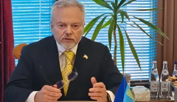 Посол Украины в Казахстане во время пресс-конференции опровергает слухи о поставках 50 тысяч тонн бензина как гуманитарной помощи
