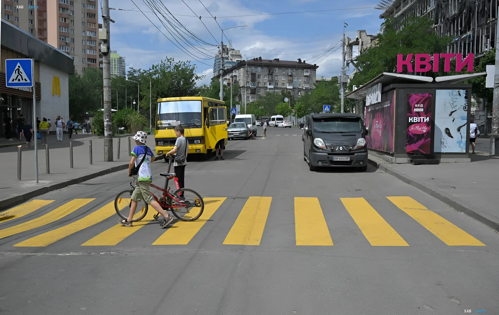 Temporary ground-level pedestrian crossing near Lukyanivska metro station in Kyiv after the destruction of the underground passage