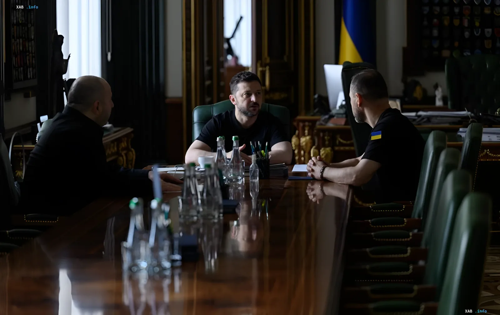 Президент Украины Владимир Зеленский проводит встречу с членами СНБО, обсуждая новые задачи для Умерова и Клименко