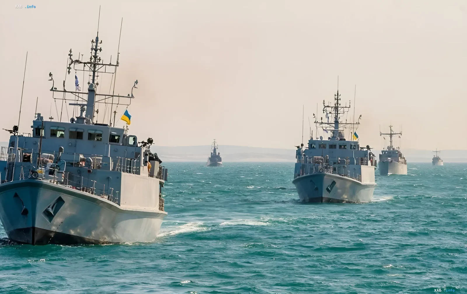 Українські військові кораблі під прапорами України та НАТО в строю на морі — символ нового статусу командира Альянсу