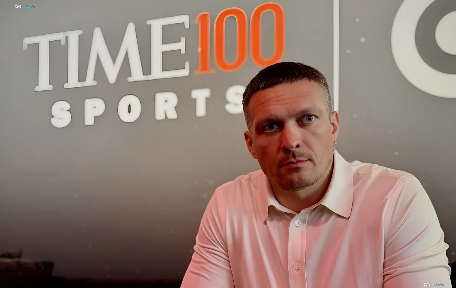 Александр Усик на фоне логотипа TIME100 Sports, объявляющий о решении не баллотироваться на пост президента