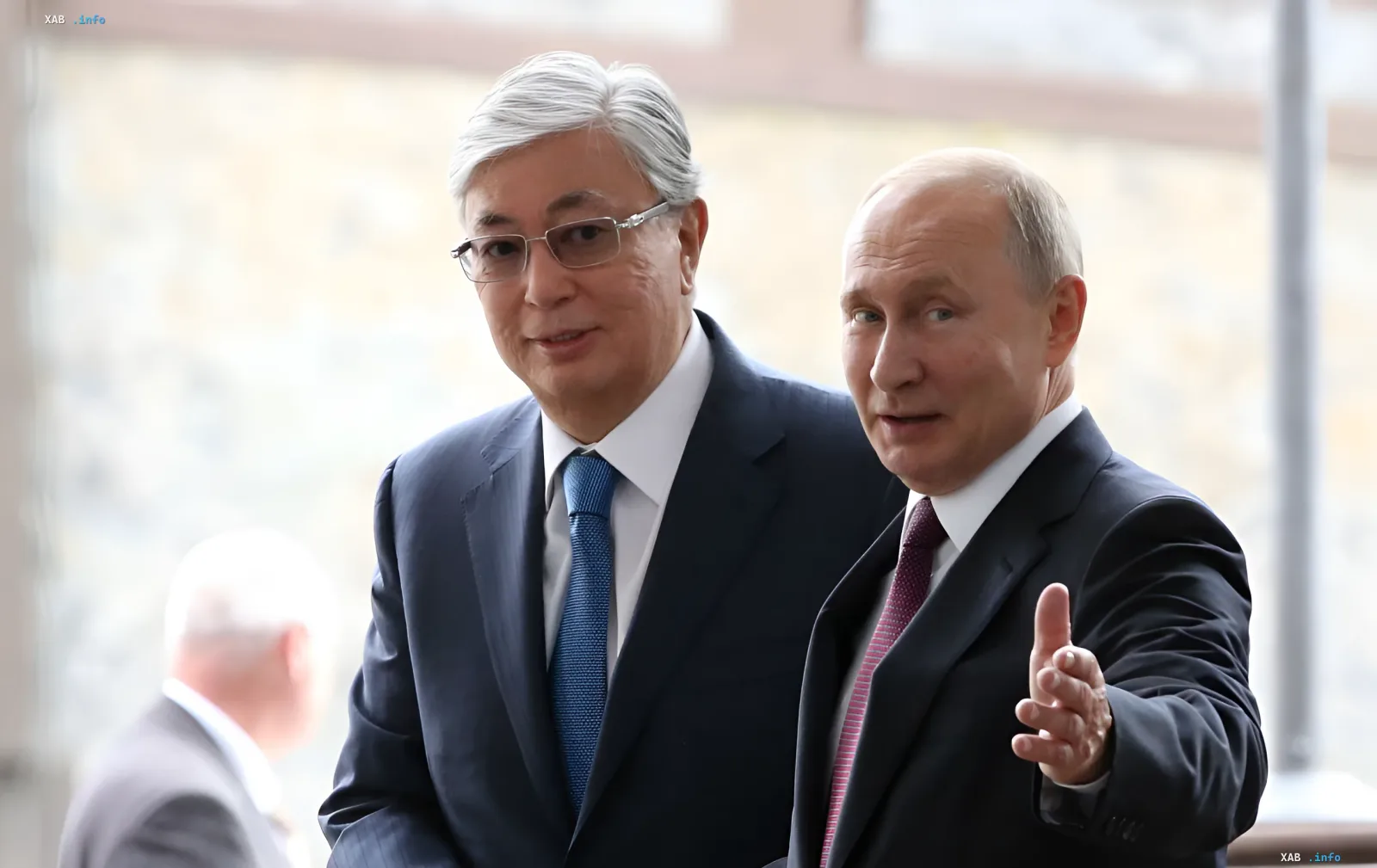 Президент Казахстана Касым-Жомарт Токаев и президент России Владимир Путин во время встречи, где обсуждался вопрос заморозки конфликта и возврата к условиям Стамбула