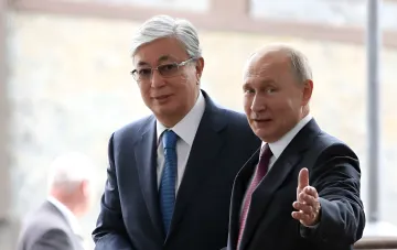 Президент Казахстана Касым-Жомарт Токаев и президент России Владимир Путин во время встречи, где обсуждался вопрос заморозки конфликта и возврата к условиям Стамбула