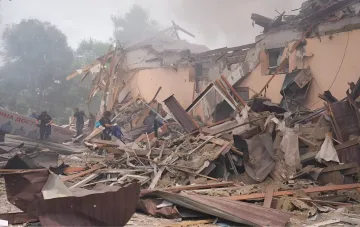 Destroyed house in Zaporizhzhia after KAB strike: debris, smoke, rescuers at the scene of tragedy