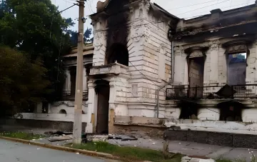 Сгоревшее здание бывшего итальянского посольства в Херсоне после поджога