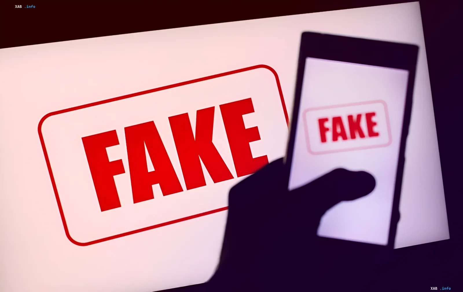 Изображение с надписью 'FAKE' на экране смартфона и фоне, символизирующее фейковые новости о наборе в Силы беспилотных систем Украины