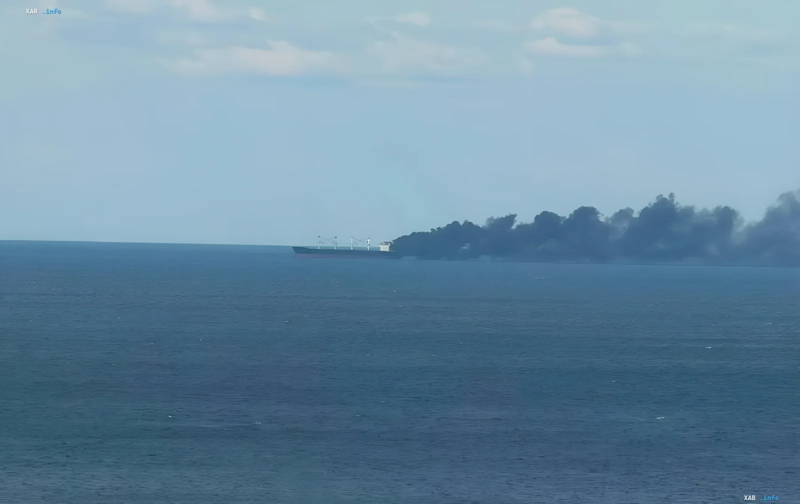 Грузовое судно под флагом Либерии в Черном море охвачено огнем после российской атаки