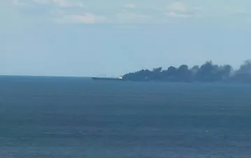 Грузовое судно под флагом Либерии в Черном море охвачено огнем после российской атаки