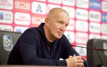 Роман Григорчук на пресс-конференции обсуждает лимит на легионеров в украинском футболе