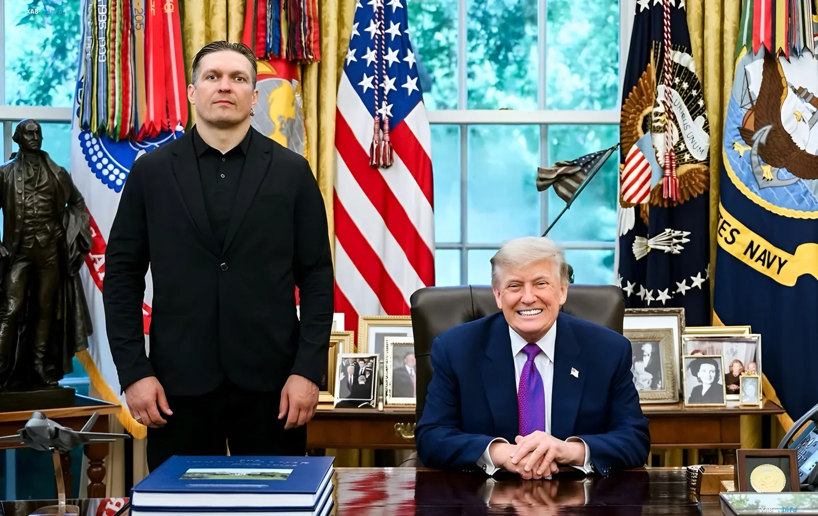 Владимир Усик и Дональд Трамп во время встречи в Овальном кабинете Белого дома