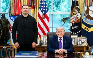 Владимир Усик и Дональд Трамп во время встречи в Овальном кабинете Белого дома