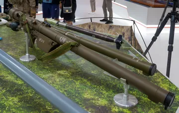 Китайский переносной зенитно-ракетный комплекс QW-2 на выставке: возможный экспорт в Иран на фоне обострения отношений с США