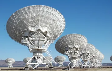 Радиотелескопы SETI сканируют небо в поисках сигналов от скрытых звезд в неисследованных частотах