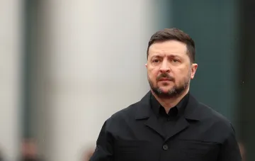 Ukrainian President Volodymyr Zelenskyy in a black shirt, offering help to French firefighters