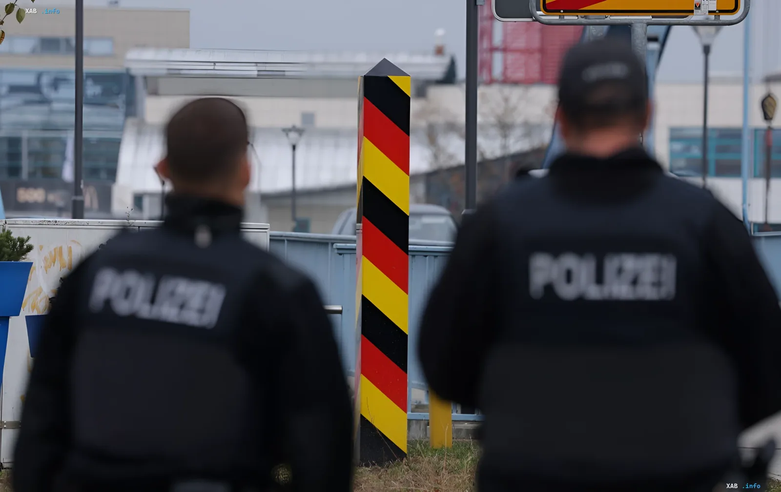 German police at a checkpoint: symbol of enhanced migration control and AI implementation