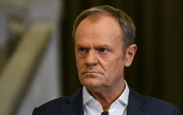 Donald Tusk, Ministerpräsident Polens, diskutiert den Vorfall mit einer russischen Kh-101-Rakete, die den polnischen Luftraum verletzte