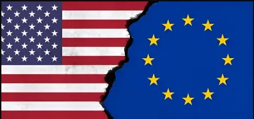 Флаг США и флаг Евросоюза, разделенные трещиной, символизирующие экономический переворот и обгон Еврозоны США по росту ВВП
