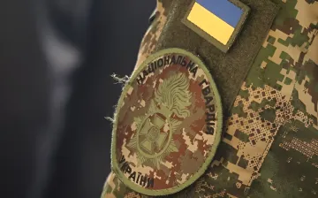 Патч Національної гвардії України на формі солдата, що символізує нові мотиваційні виплати для силовиків