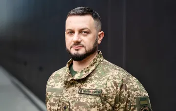 Президент Украины Владимир Зеленский в военной форме подтверждает задержание подозреваемых в покушении на Игоря Оболенского