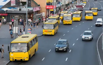 Yellow minibuses on a Kyiv street: fares will rise from August 1