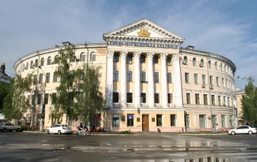 Haupteingang des Nationalen Universitätszentrums «Kiewer Mohyla-Akademie» (NUKMA) in Kiew, wo die Studiengebühren im Jahr 2026 um 11% steigen und ab 50.000 Hrywnja beginnen.