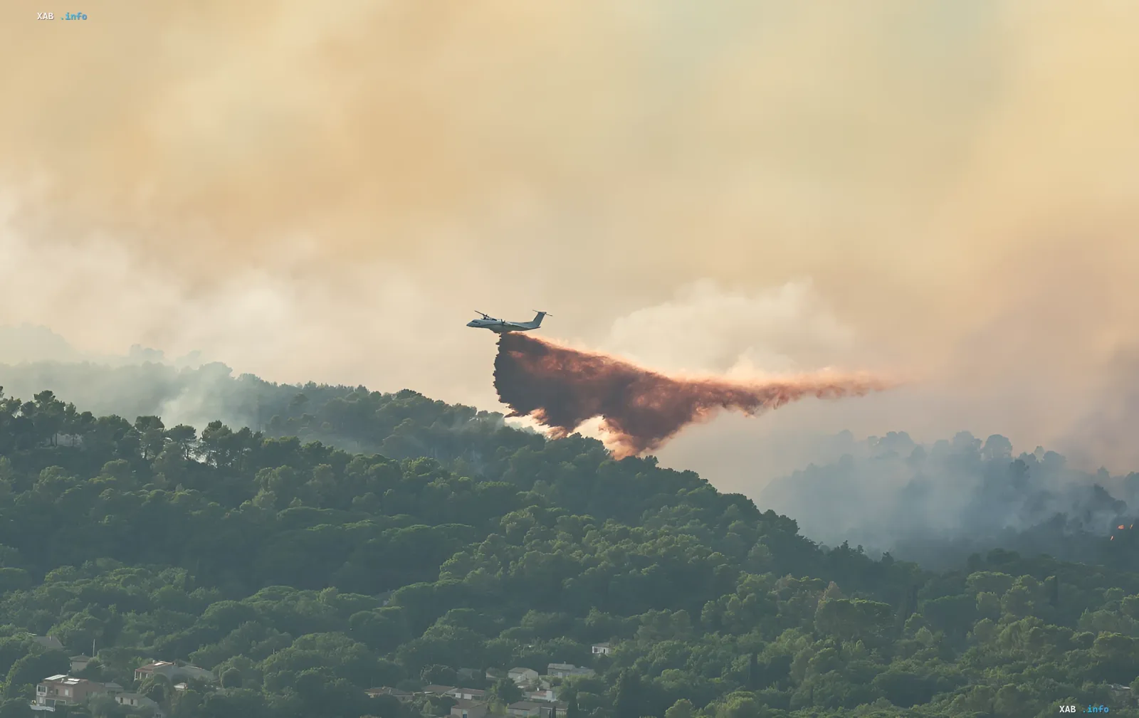 Aircraft drops fire retardant on wildfire in France — Ukrainian rescuers participate in firefighting efforts