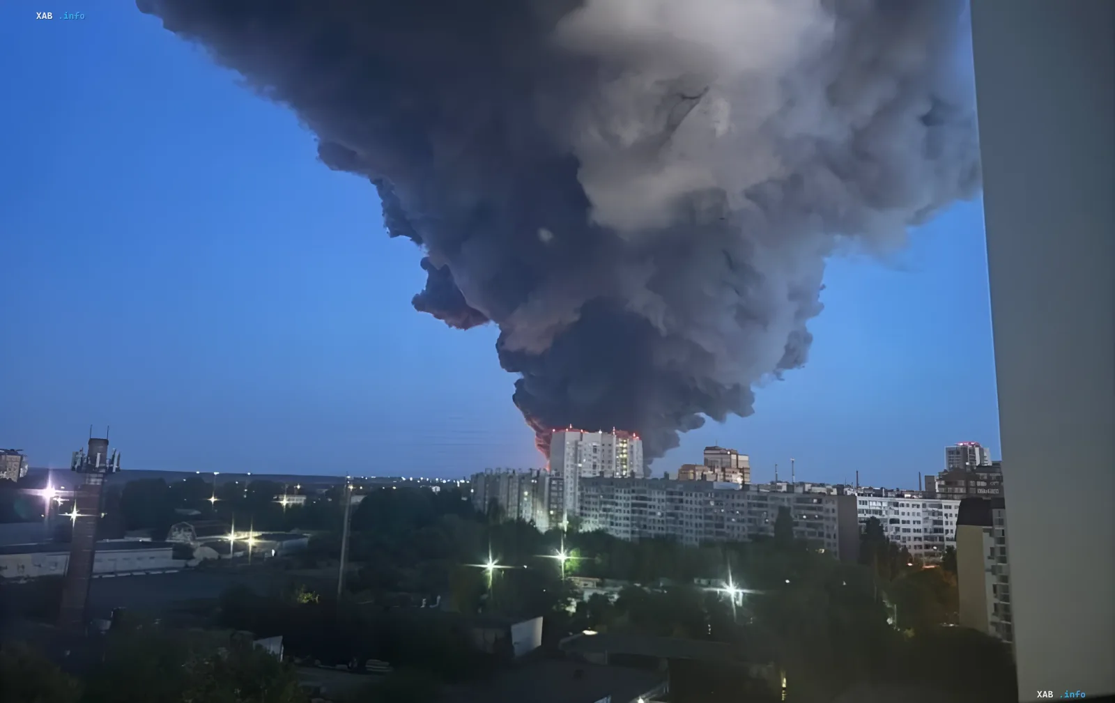 Огромный столб черного дыма над Волгоградом после удара по НПЗ Лукойл и хабу Wildberries
