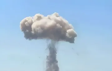 Грибовидное облако взрыва на полигоне в Хмельницком, где пострадали военнослужащие