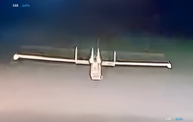 Silhouette eines neuen russischen UAVs im Himmel, gezeigt vom Experten Beskrestnov