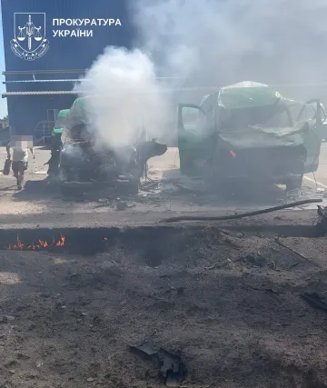 Последствия удара по складу Rozetka в Броварах: горящие автомобили и разрушения