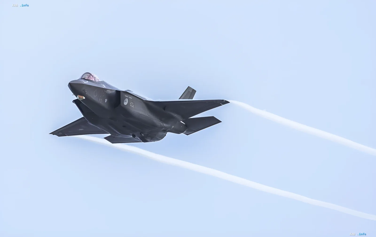 Израильский истребитель F-35I Adir в полете: символ текущих возможностей ВВС Израиля на фоне разработки нового беспилотника-невидимки