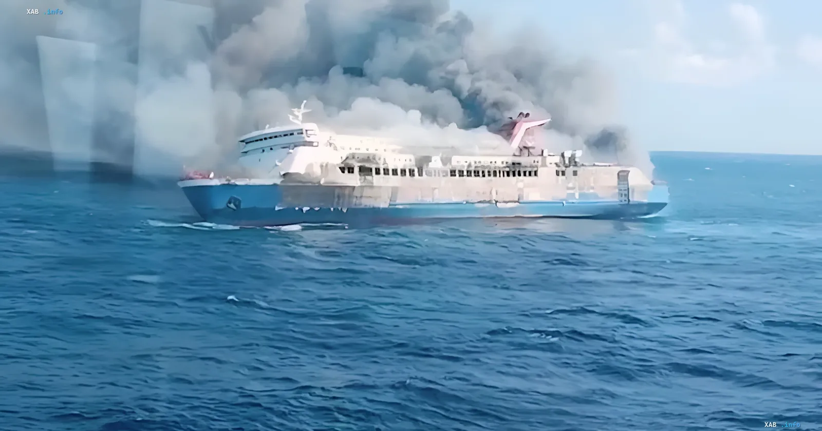 Brennender Fährschiff in Indonesien: Rettungsoperation auf See