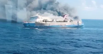 Burning ferry in Indonesia: rescue operation at sea