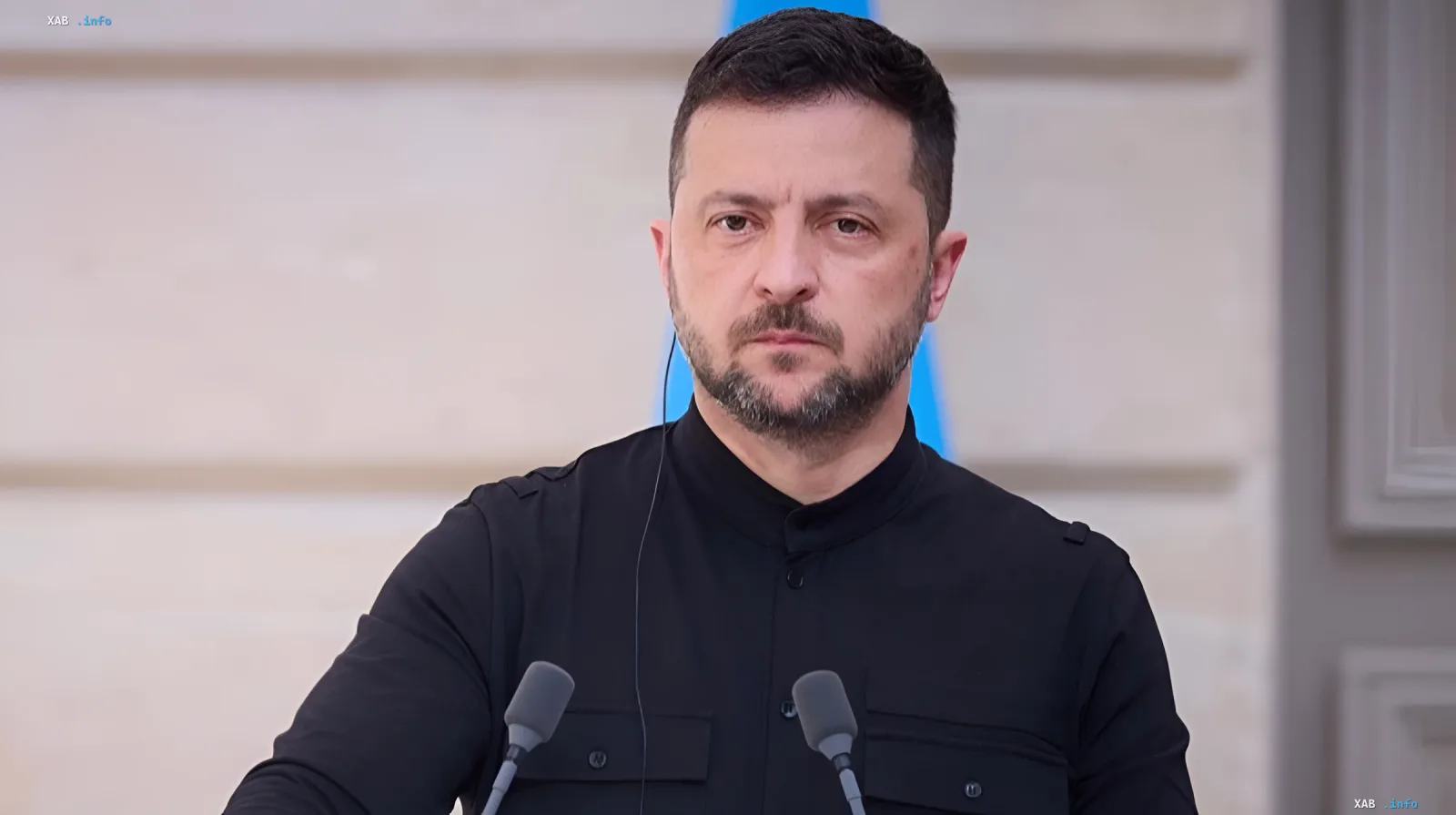 Президент України Володимир Зеленський під час прес-конференції, де повідомляє статистику втрат після атаки на 16 регіонів