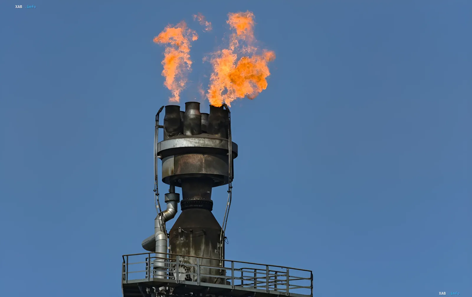 Газовая горелка на НПЗ «Кулеви» в Грузии: символ начала переработки казахстанской и ливийской нефти