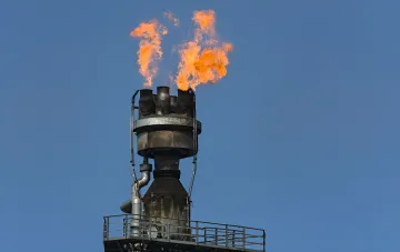 Газовая горелка на НПЗ «Кулеви» в Грузии: символ начала переработки казахстанской и ливийской нефти