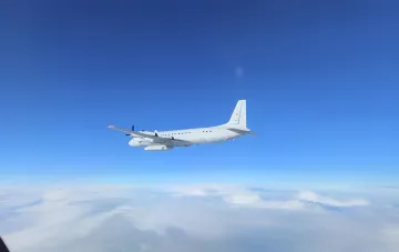 Российский самолет Ил-20 в полете над Балтийским морем