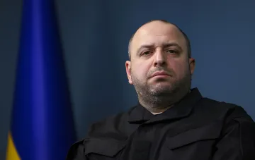 Рустем Умеров в военной форме на фоне украинского флага: новый глава СВР и слухи о посольстве в США