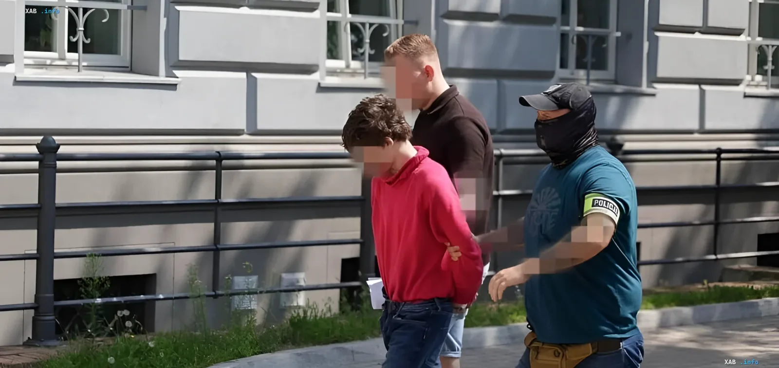 Украинца арестовали в центре Вроцлава за покушение на убийство с ножом — полиция сопровождает подозреваемого