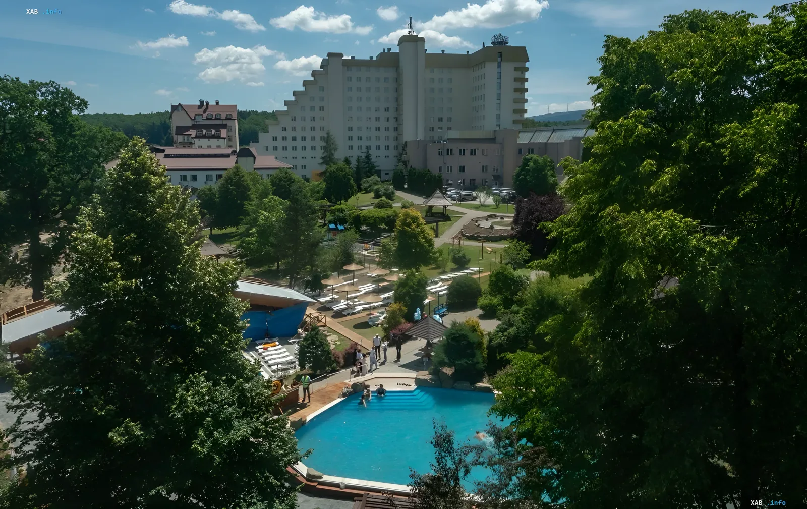 Sanatorium mit Freibad im Grünen – ein Beispiel für Slow Wellness in der Ukraine
