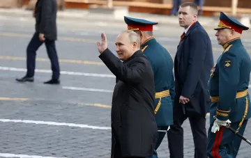 Владимир Путин на параде с генералами на фоне тревожных новостей о покушениях и взрывах в Москве