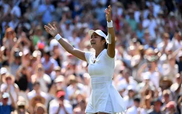 Александра Эала из Филиппин празднует победу на турнире WTA 500 в Вашингтоне, разгромив третью ракетку мира