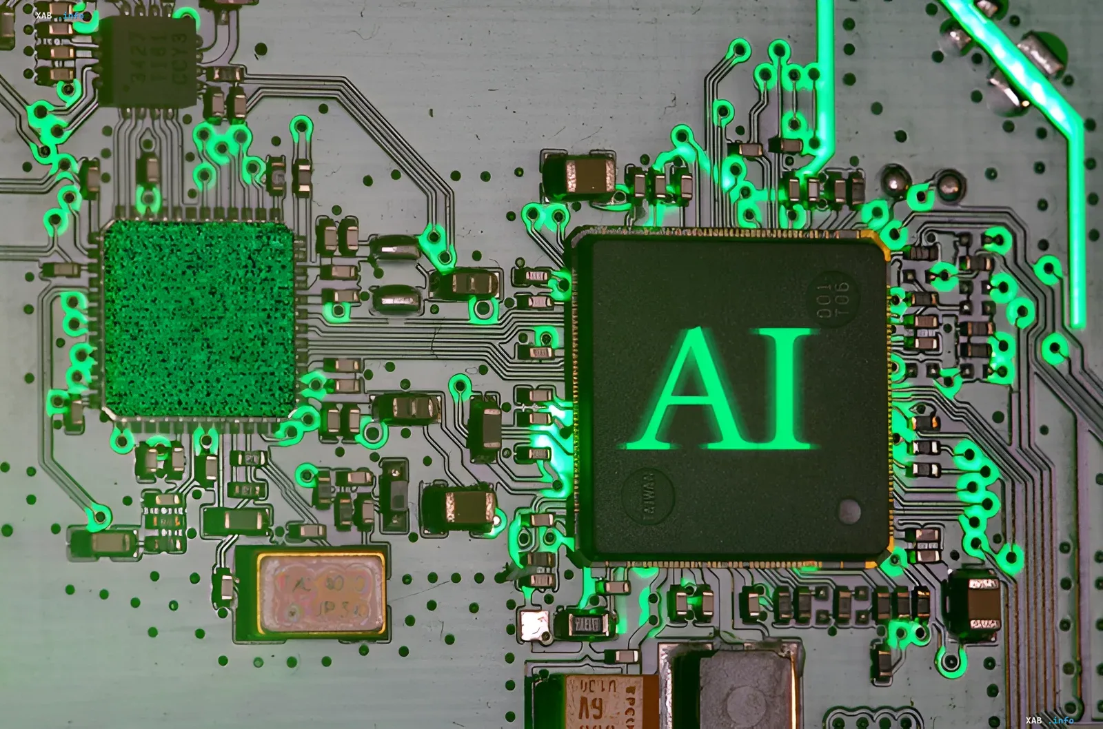 Микросхема с надписью AI на печатной плате, символизирующая перегрузку службы безопасности Apple из-за ИИ-спама
