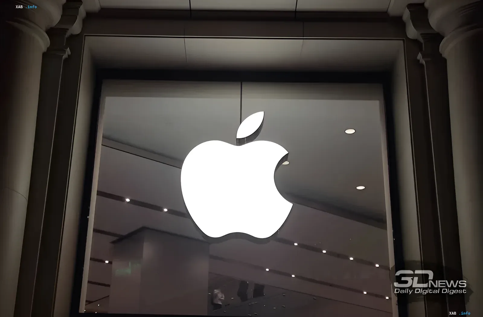 Leuchtendes Apple-Logo an der Schaufensterfassade in London, das den Konflikt des Unternehmens mit den britischen Behörden über iCloud-Privatsphäre und die Weigerung, Hintertüren zu schaffen, symbolisiert