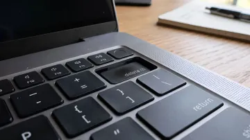 Die Delete-Taste ist in die Tastatur des MacBook Pro gefallen, verursacht durch Überhitzung des M5 Max Chips