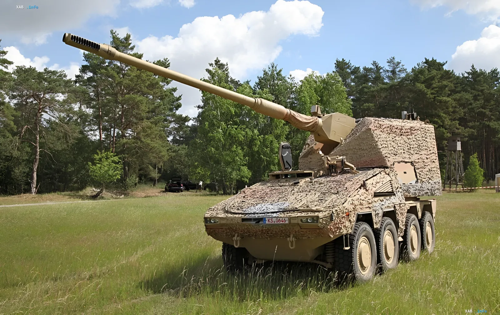 Deutsche RCH-155 Selbstfahrlafette im Tarnanzug auf ukrainischem Feld, bestätigt von Boris Pistorius